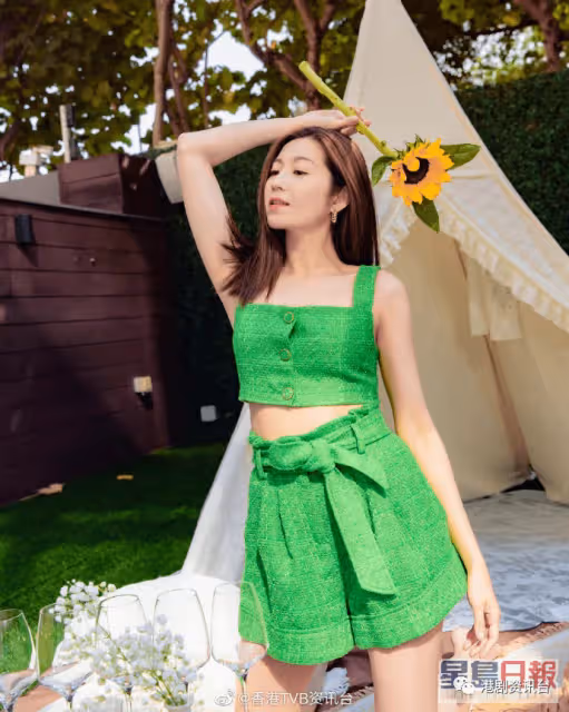 41歲陳自瑤曬白滑美乳有感而發！王浩信不點贊被網民寸唔知足