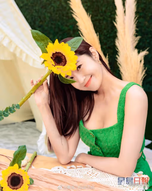 41歲陳自瑤曬白滑美乳有感而發!王浩信不點贊被網民寸唔知足
