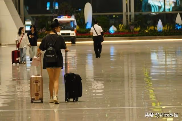 32歲離婚後,老媽讓我回家住,卻不知這是噩夢的開始