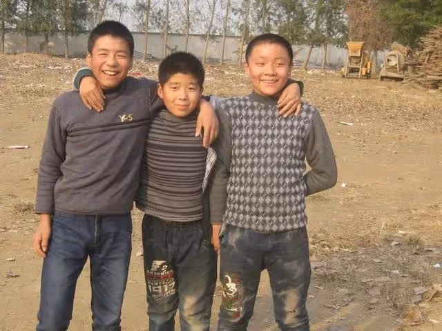 每月退休工資8600元,回到鄉下老家養老,卻遭到了親弟弟的排擠