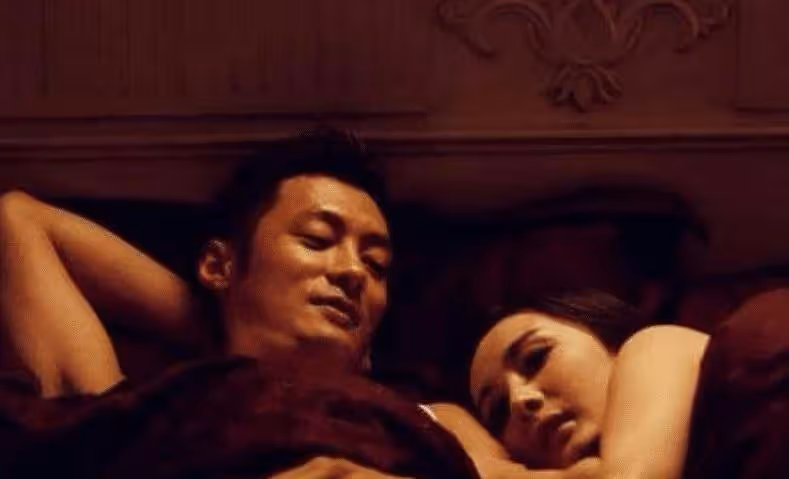 女演員拍戲「假戲真做」,導演喊停也沒用,卻意外造就了一部經典