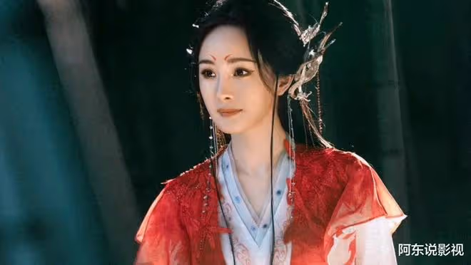 長月燼明：頂著苦瓜臉卻要演「天下第一美女」，誰審美出了問題？