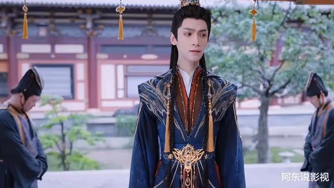 長月燼明:頂著苦瓜臉卻要演「天下第一美女」,誰審美出了問題?