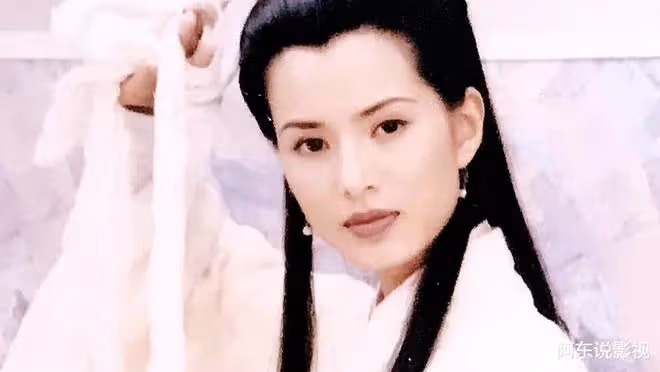 長月燼明:頂著苦瓜臉卻要演「天下第一美女」,誰審美出了問題?