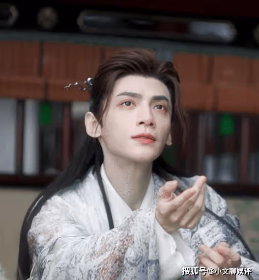 《長月燼明》澹臺燼沒有情絲嗎？沒有感情，從小就被欺負的澹臺燼有多慘