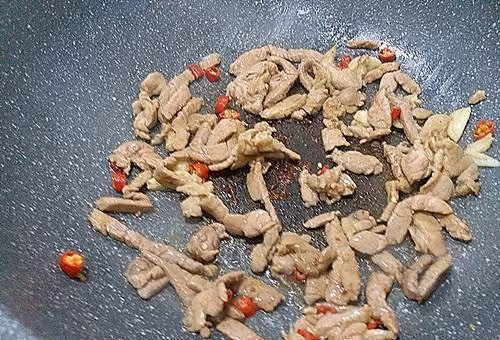 此水果和此物一起炒,隔三岔五吃,補鈣質,長個頭,早吃早受益