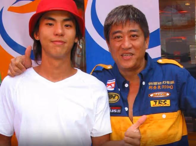 柯受良小兒子當電影導演,感謝劉德華特別出演!近照曝光高大帥氣