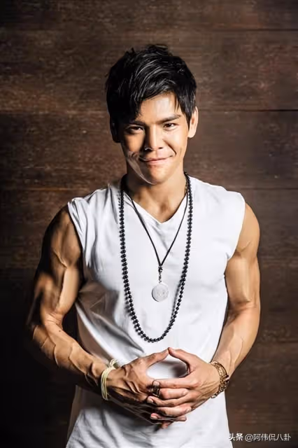 十位只會啃老的星二代,長得丑演技差,爹砸錢媽求人也捧不紅