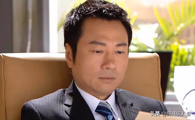 十位只會啃老的星二代,長得丑演技差,爹砸錢媽求人也捧不紅