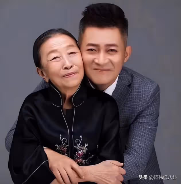 十位只會啃老的星二代,長得丑演技差,爹砸錢媽求人也捧不紅