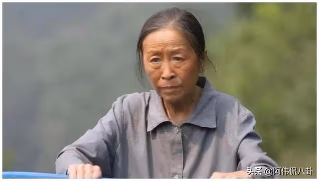 十位只會啃老的星二代,長得丑演技差,爹砸錢媽求人也捧不紅
