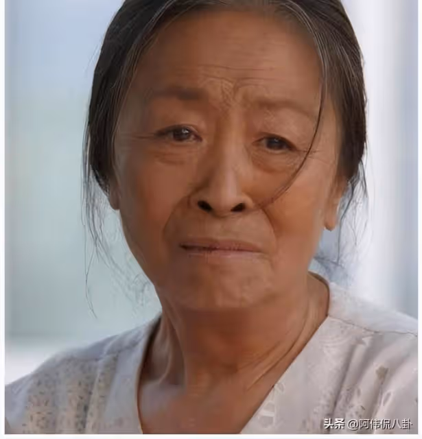 十位只會啃老的星二代,長得丑演技差,爹砸錢媽求人也捧不紅