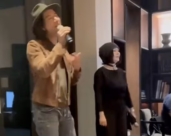 王力宏眾星聚會,林心如聽霍建華唱歌時憋笑,夫妻合體破婚變傳聞