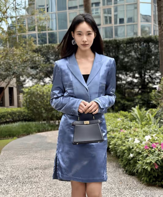 再接新代言!小S15歲二女兒再曬廣告大片,露小蠻腰氣質不輸林志玲