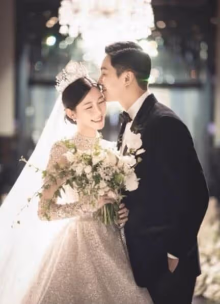 李昇基懶理爭議跪娶李多寅,世紀婚禮星光堪比頒獎禮
