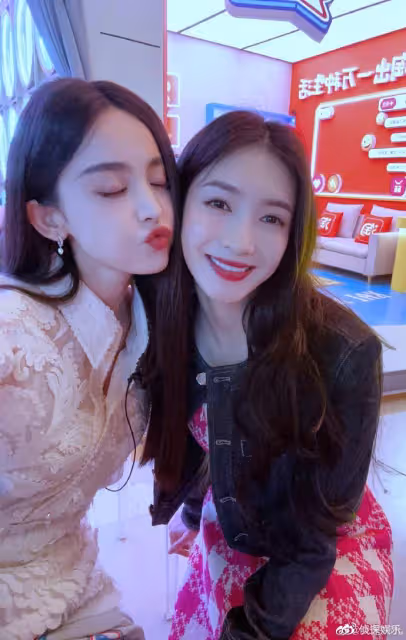 古力娜扎曬與江疏影合照,相差6歲閨蜜久違合體,同款高顏值搶鏡