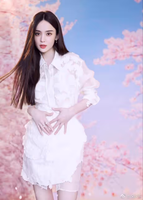 古力娜扎曬與江疏影合照,相差6歲閨蜜久違合體,同款高顏值搶鏡