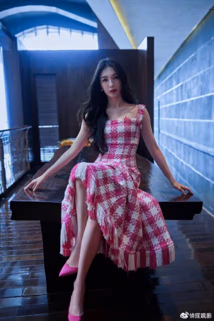 古力娜扎曬與江疏影合照,相差6歲閨蜜久違合體,同款高顏值搶鏡