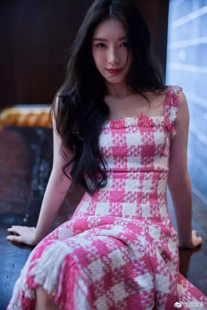 古力娜扎曬與江疏影合照,相差6歲閨蜜久違合體,同款高顏值搶鏡