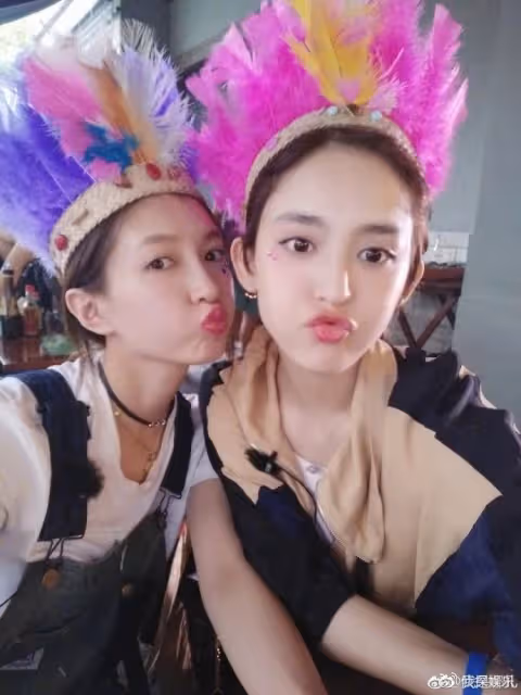 古力娜扎曬與江疏影合照,相差6歲閨蜜久違合體,同款高顏值搶鏡