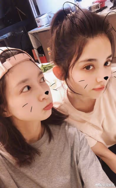 古力娜扎曬與江疏影合照,相差6歲閨蜜久違合體,同款高顏值搶鏡