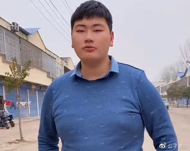 看了朱單偉和陳萌的幸福,才發現他和陳亞男婚姻失敗,不是偶然