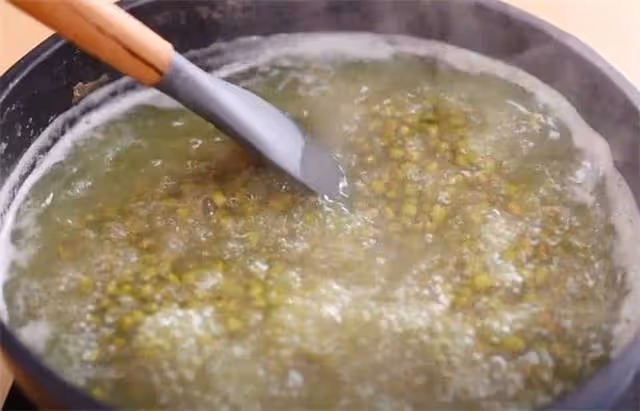 教你快速煮出綠豆沙,不用泡發,20分鐘迅速出沙,清甜香糯又解饞