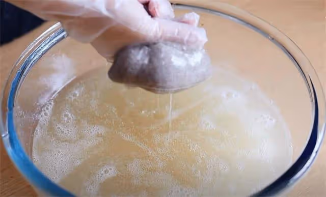 想吃手搓冰粉不用買，配方訣竅都教你，冰涼爽滑，難怪那麼受歡迎