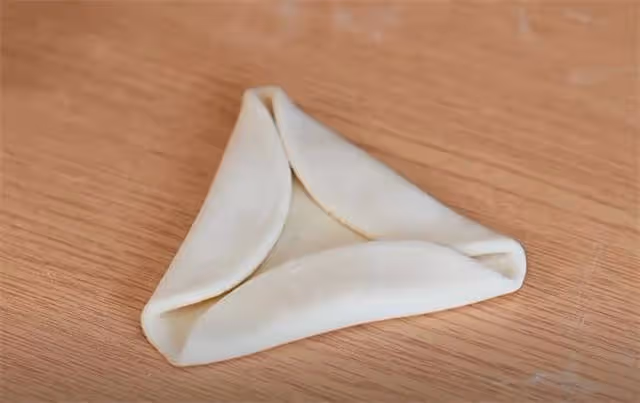 蒸饅頭時，給鍋蓋加個「衣服」，饅頭潔白如雪又光亮，鬆軟不回縮