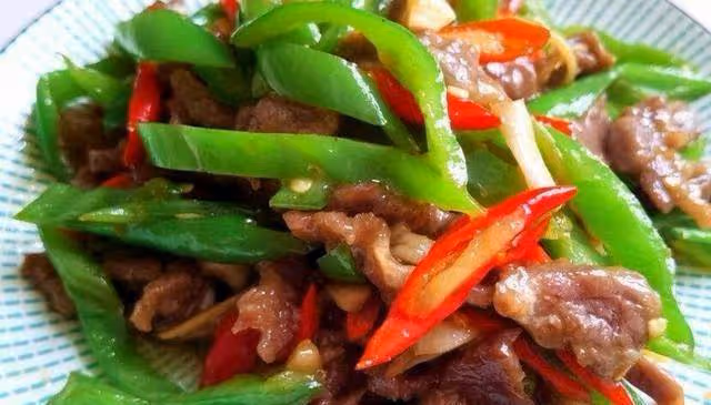 炒牛肉時這「2種」調料不可放,很多人做錯了,難怪牛肉不嫩!