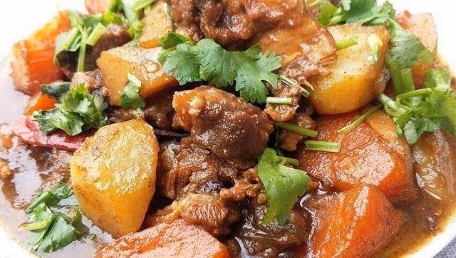 炒牛肉時這「2種」調料不可放,很多人做錯了,難怪牛肉不嫩!