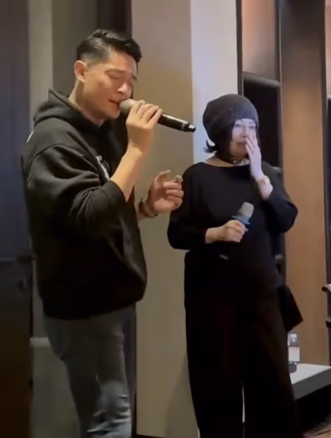 王力宏等眾星聚會，林心如聽霍建華唱歌時憋笑，夫妻合體破婚變傳聞