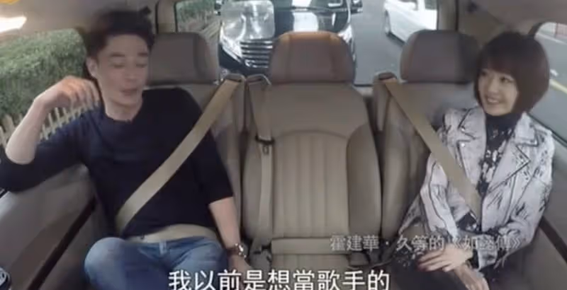 王力宏等眾星聚會,林心如聽霍建華唱歌時憋笑,夫妻合體破婚變傳聞