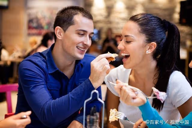 「兒子，她生個女兒有什麼嬌貴的。」「媽，不用你管，我伺候她」
