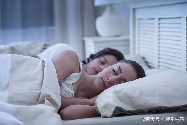 「嫂子,這是我家,你說話注意點」丈夫回道:你說話才要注意點