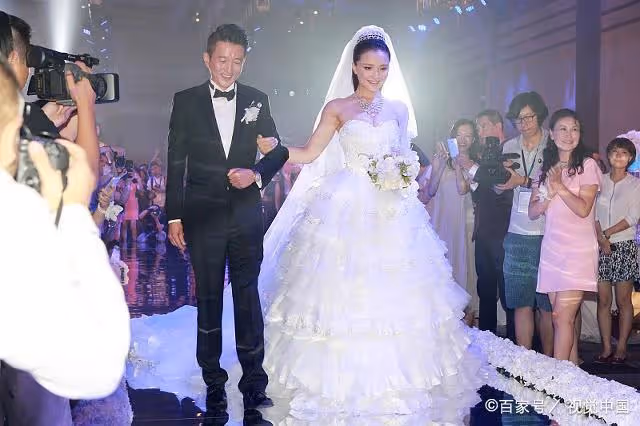 入贅2年被妻子掃地出門：我讓妻子送父母一套房，做錯了嗎？