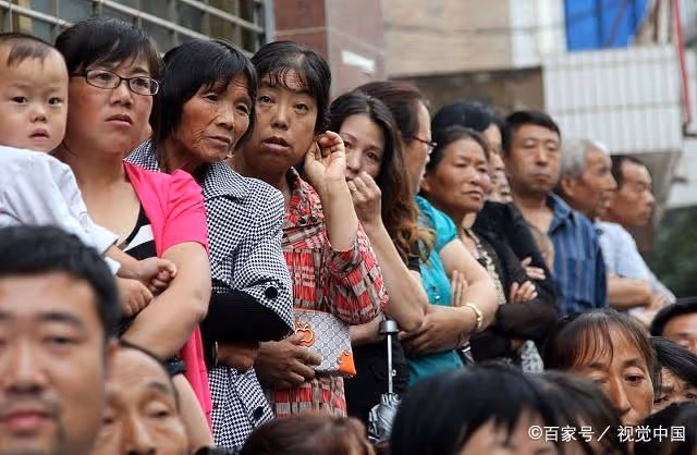 奶奶剛去世,伯母就囔著分錢:我看清了什麼才是真正的親人