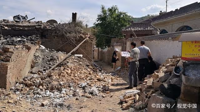 奶奶剛去世,伯母就囔著分錢:我看清了什麼才是真正的親人