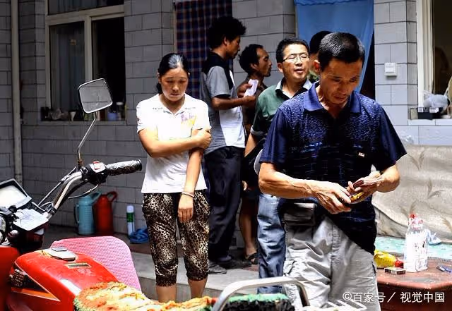奶奶剛去世,伯母就囔著分錢:我看清了什麼才是真正的親人