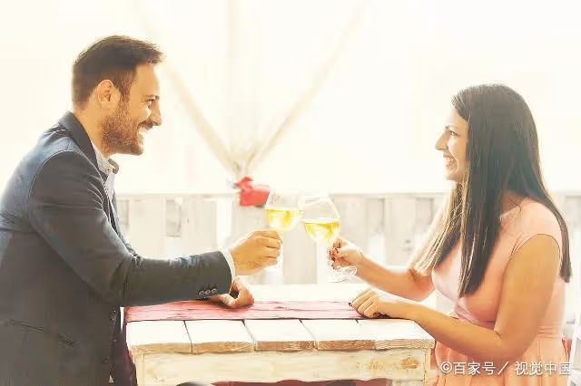 「曉琳,還是你適合我,咱們結婚吧」「5年了,你為什麼不早說」