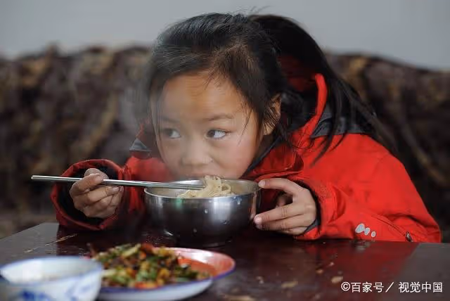 「媽媽,陪我長大,好不好?」「孩子,我要出去給你掙錢」