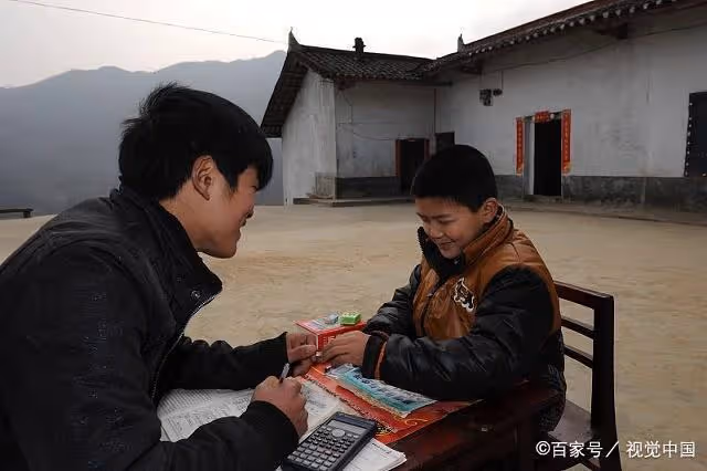 「媽媽,陪我長大,好不好?」「孩子,我要出去給你掙錢」