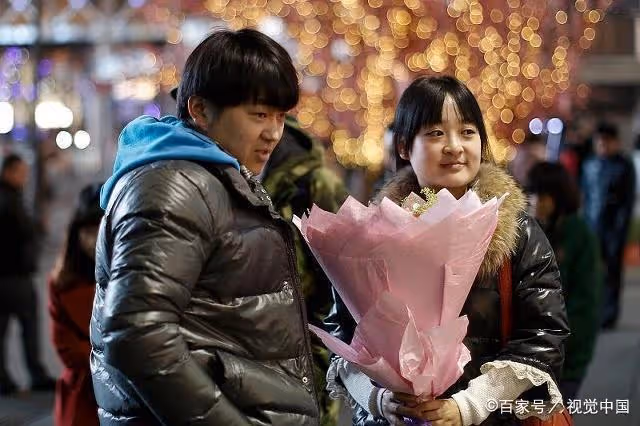 婆媳發生口角,一個男人維護婆婆,另一個維護媳婦,結果讓人意外