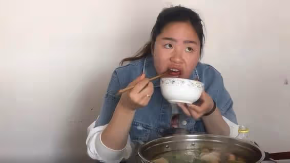婆婆生日我給666元紅包,小姑聲稱「不孝」,婆婆說句話她傻眼了