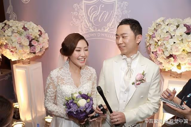媽，這是惠芬給您買的手鐲；媳婦，這是媽給你買的口紅