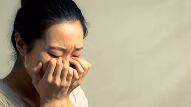 娘家拆遷獲賠50萬，我本想只要10萬，弟妹的話讓我哭成淚人
