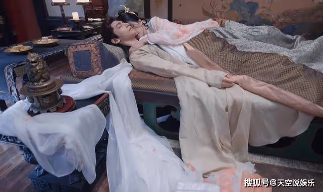 《長月燼明》結春蠶的姻緣，不過是場誤會，澹臺燼根本沒碰葉夕霧