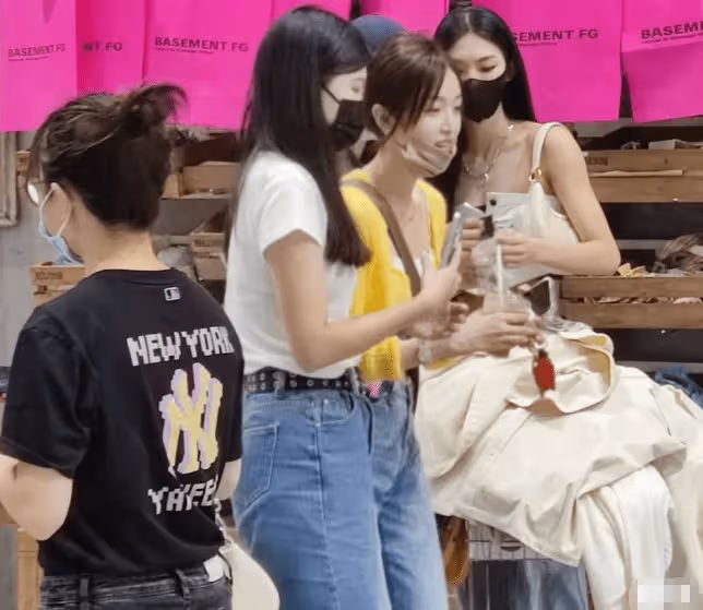 41歲李小璐買衣服引爭議！專挑粉色系被指裝嫩，身材拍成五五分