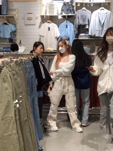 41歲李小璐買衣服引爭議！專挑粉色系被指裝嫩，身材拍成五五分