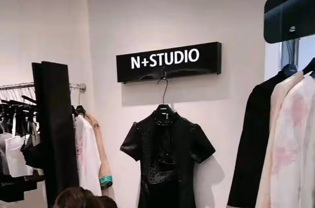 陳亞男服裝店生意火爆，母親趙麗趕來助陣，不靠朱家照樣風生水起